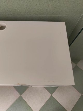 Escritorio blanco con cajón y hueco