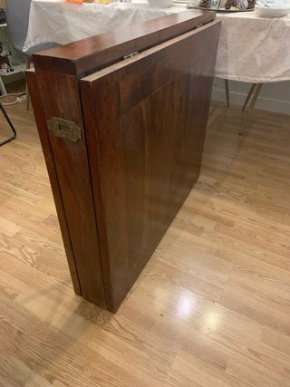 Mesa abatible madera maciza.