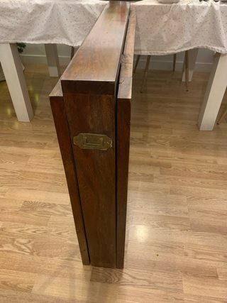 Mesa abatible madera maciza.