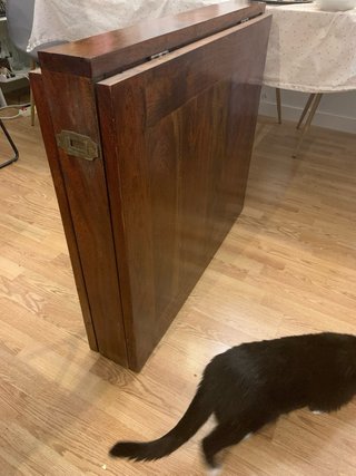 Mesa abatible madera maciza.