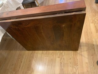 Mesa abatible madera maciza.
