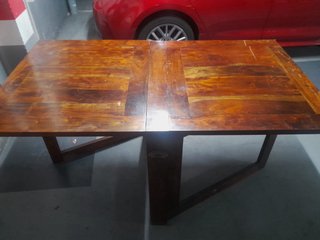 Mesa abatible madera maciza.