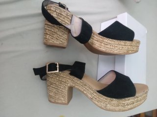 Sandalias cuña alta verano negras