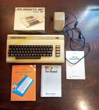 Commodore VIC 20 Computer + Accessori