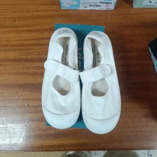 Zapatillas Victoria Blancas Talla 34 para Natalia
