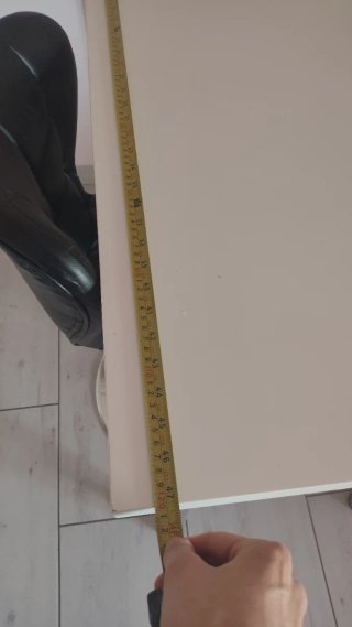 Tavolo alto bianco con 2 sgabelli neri