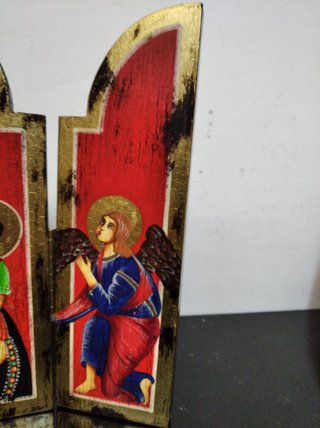 Tríptico religioso madera