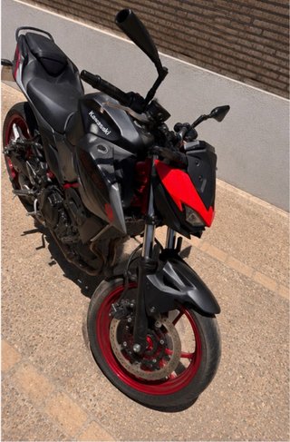 Kawasaki Z500 Negra y Roja