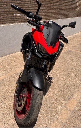 Kawasaki Z500 Negra y Roja