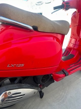 Vespa LX125 Roja
