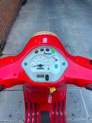 Vespa LX125 Roja