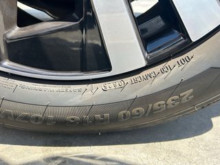 Neumáticos todo tiempo casi nuevos 235/60 R18 107V