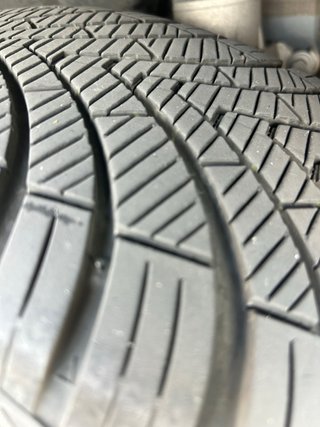 Neumáticos todo tiempo casi nuevos 235/60 R18 107V