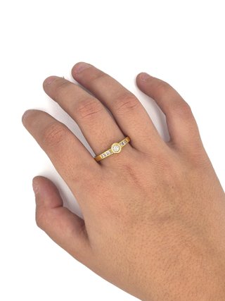 049-01-00163 Anillo Oro 18K con Diamantes