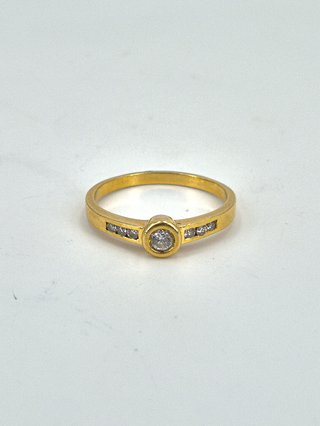 049-01-00163 Anillo Oro 18K con Diamantes