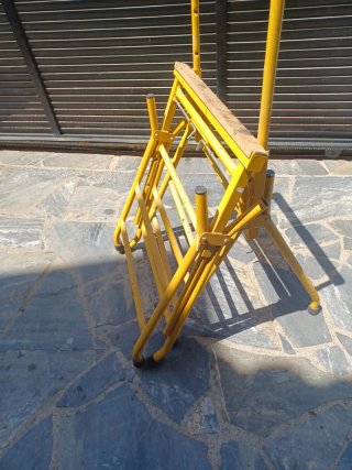 Caballete de obra amarillo regulable