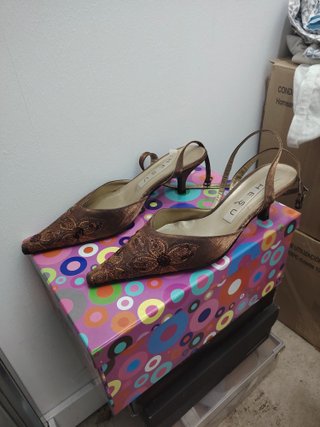 Zapatos de salón slingback dorados