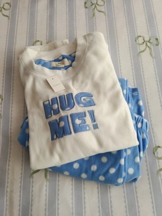 Pijama Primark Hug Me! Azul y Blanco
