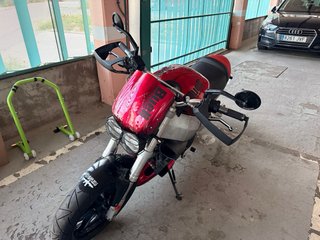 Moto Buell XB9SX Roja y Negra