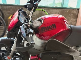Moto Buell XB9SX Roja y Negra