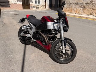 Moto Buell XB9SX Roja y Negra