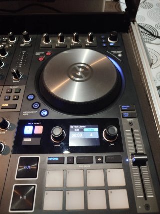 Controladora DJ Traktor Kontrol S4