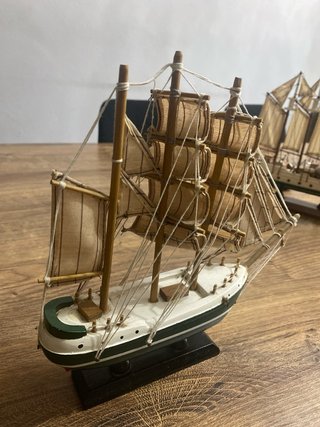 Lote 2 Barcos Madera Colección El Cano y Humbouldt