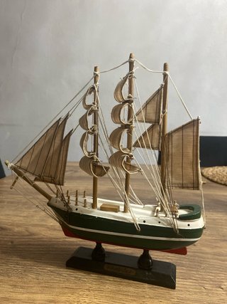 Lote 2 Barcos Madera Colección El Cano y Humbouldt