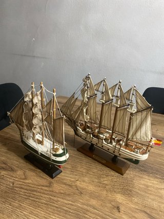 Lote 2 Barcos Madera Colección El Cano y Humbouldt