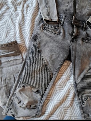 Mono vaquero gris con cremallera