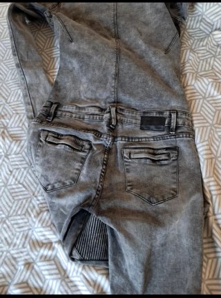 Mono vaquero gris con cremallera