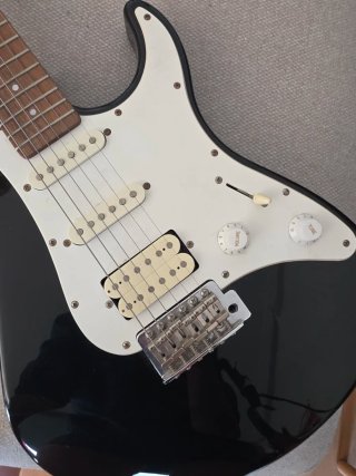 Guitarra Eléctrica Yamaha EG 112 Negra