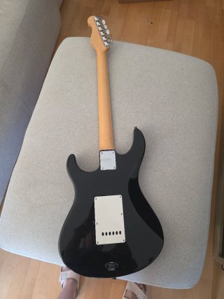Guitarra Eléctrica Yamaha EG 112 Negra