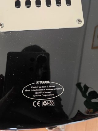 Guitarra Eléctrica Yamaha EG 112 Negra