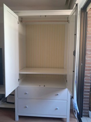 Armario blanco de madera