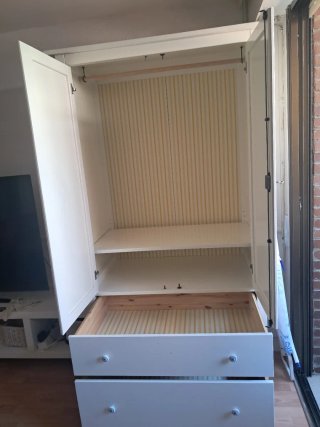 Armario blanco de madera