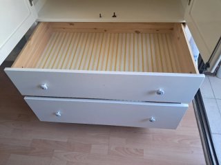 Armario blanco de madera