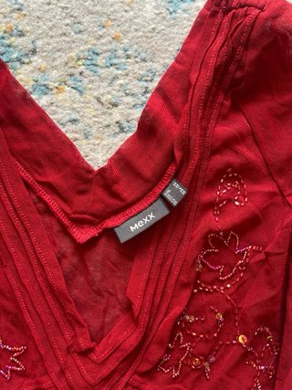 Top rojo vintage con pedrería