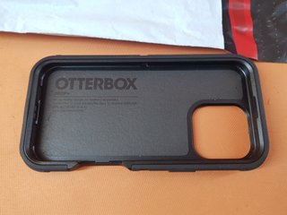 Funda OtterBox Defender MagSafe iPhone 16 Pro