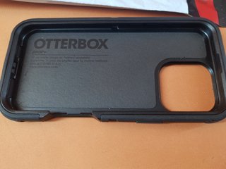 Funda OtterBox Defender MagSafe iPhone 16 Pro