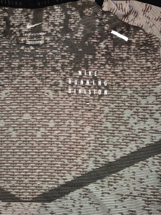 Camiseta Nike Running Gris