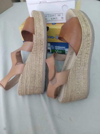 Sandalias cuña LAURA CAÑIZARES marrones talla 38