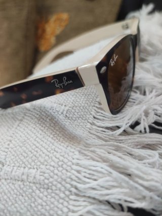 Gafas de sol Ray-Ban beige y marrones