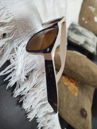 Gafas de sol Ray-Ban beige y marrones