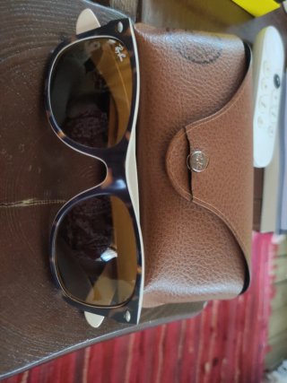 Gafas de sol Ray-Ban beige y marrones