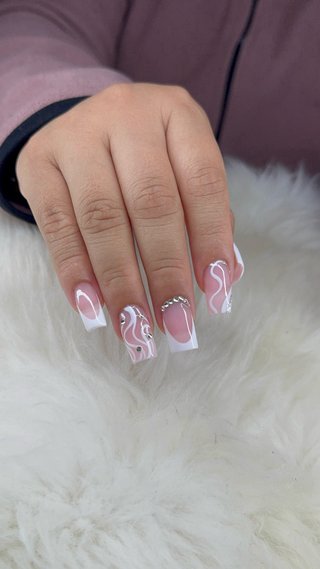 Manicurista con experiencia