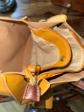 Borsa in pelle gialla e marrone