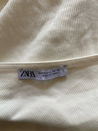 Top zara blanco asimetrico con pedrería