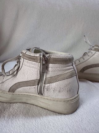 Zapatillas Scalpers grises y blancas