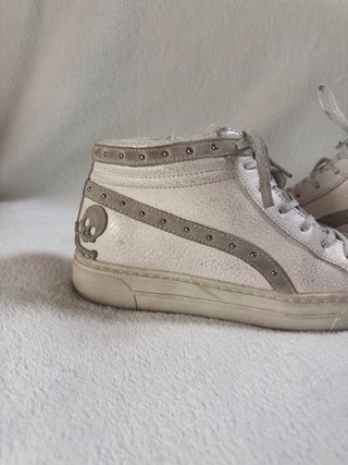 Zapatillas Scalpers grises y blancas